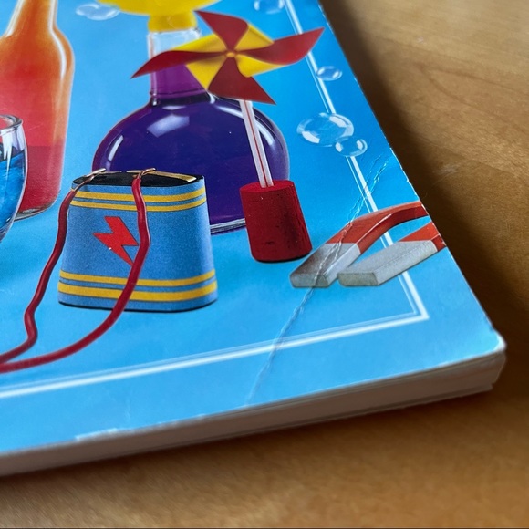 The Usborne Big Book of Experiments - Picture 2 of 6